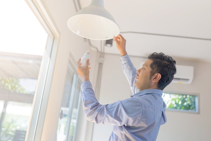 Campanha aborda o que saber antes de comprar uma lâmpada LED