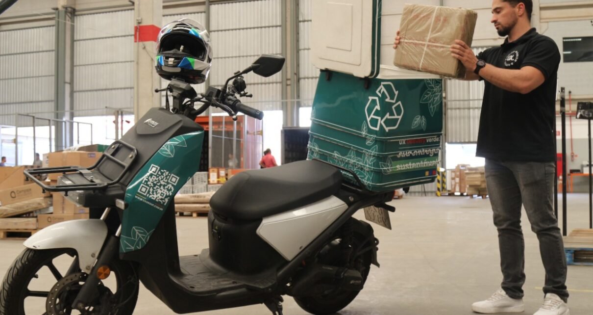 UX Group inicia projeto-piloto de entregas por meio de motos elétricas