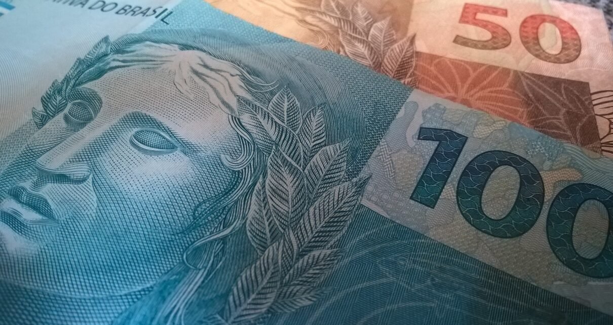 Redução nas taxas de juros de empréstimos consignados impulsiona economia