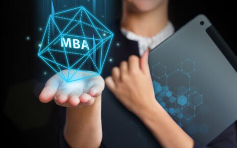 MBA impulsiona carreira de profissionais de TI em meio à alta demanda do setor