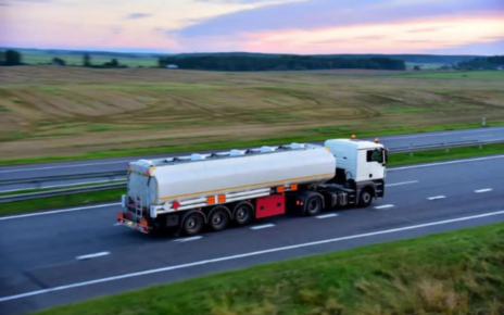Transporte rodoviário de produtos químicos vislumbra ano promissor em 2024