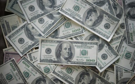 Dólar marca em julho maior valor desde janeiro de 2022