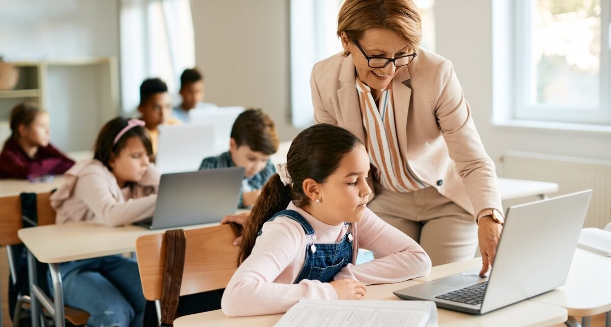 Uso da IA facilita o aprendizado bilíngue na educação básica