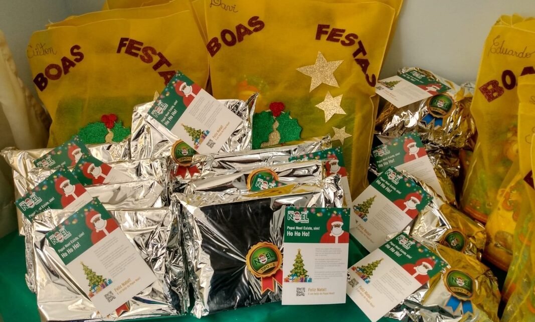 Público é convidado a escrever cartinhas em nome do Noel