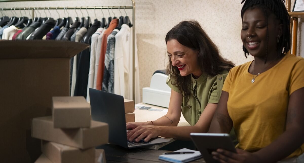 Tecnologia impulsiona o crescimento do e-commerce em 2025