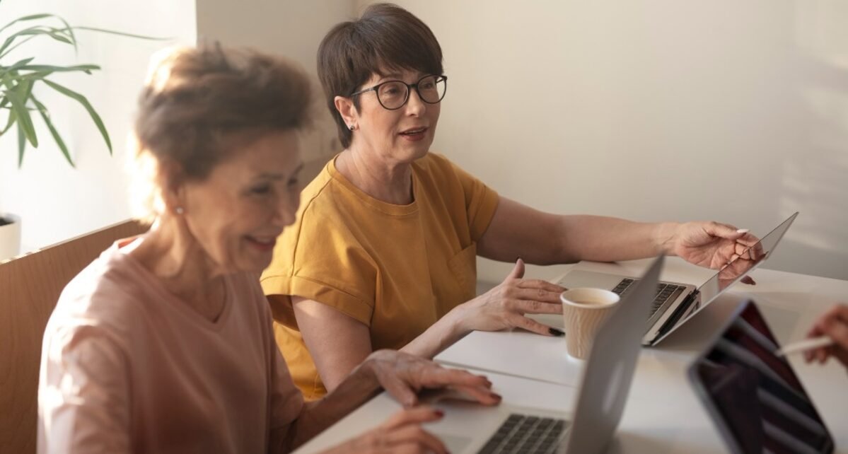 Ação reúne vagas de emprego para mulheres acima de 50 anos