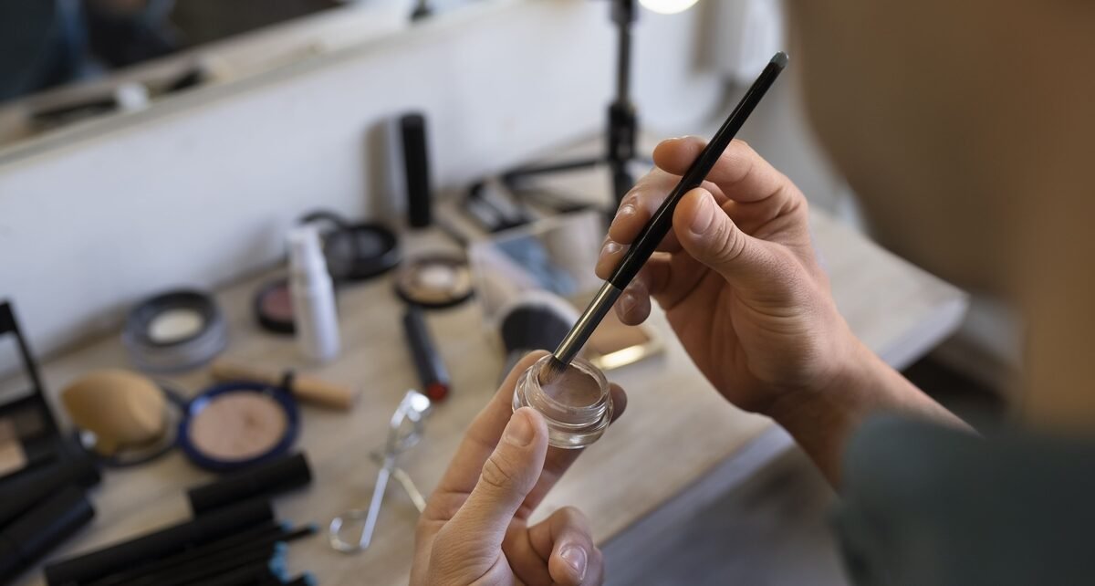 Maquiagem influencia imagem profissional e pode impactar no ambiente de trabalho