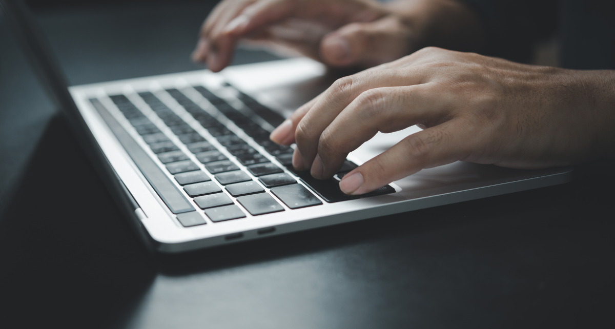 Dados apontam AI Overviews em resultados de pesquisa por setores