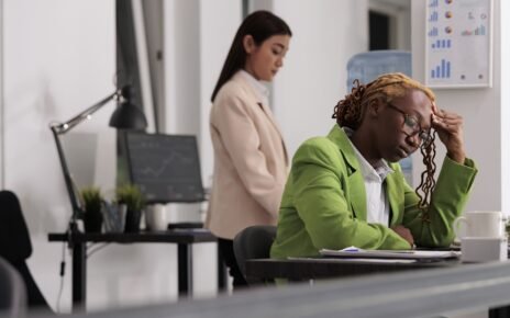 Burnout afeta mais mulheres e expõe sobrecarga invisível