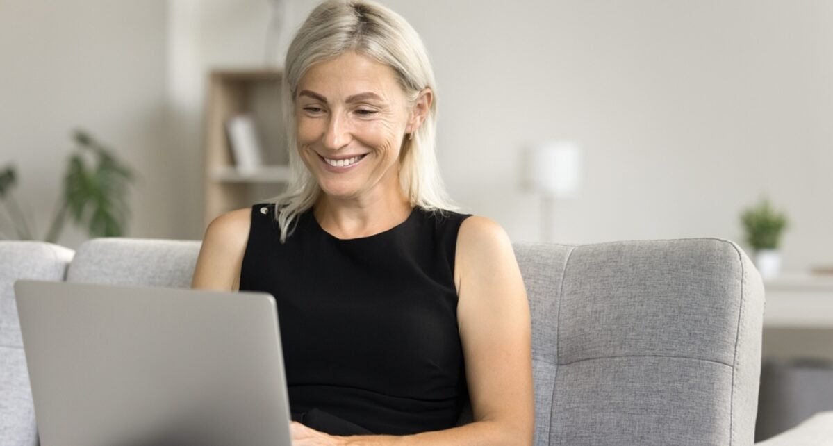 Aprendizagem contínua favorece reinserção de profissionais 50+ no mercado