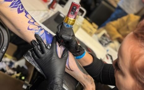 Tatuadora Thaysa Lucena é 2º lugar em evento internacional nos EUA