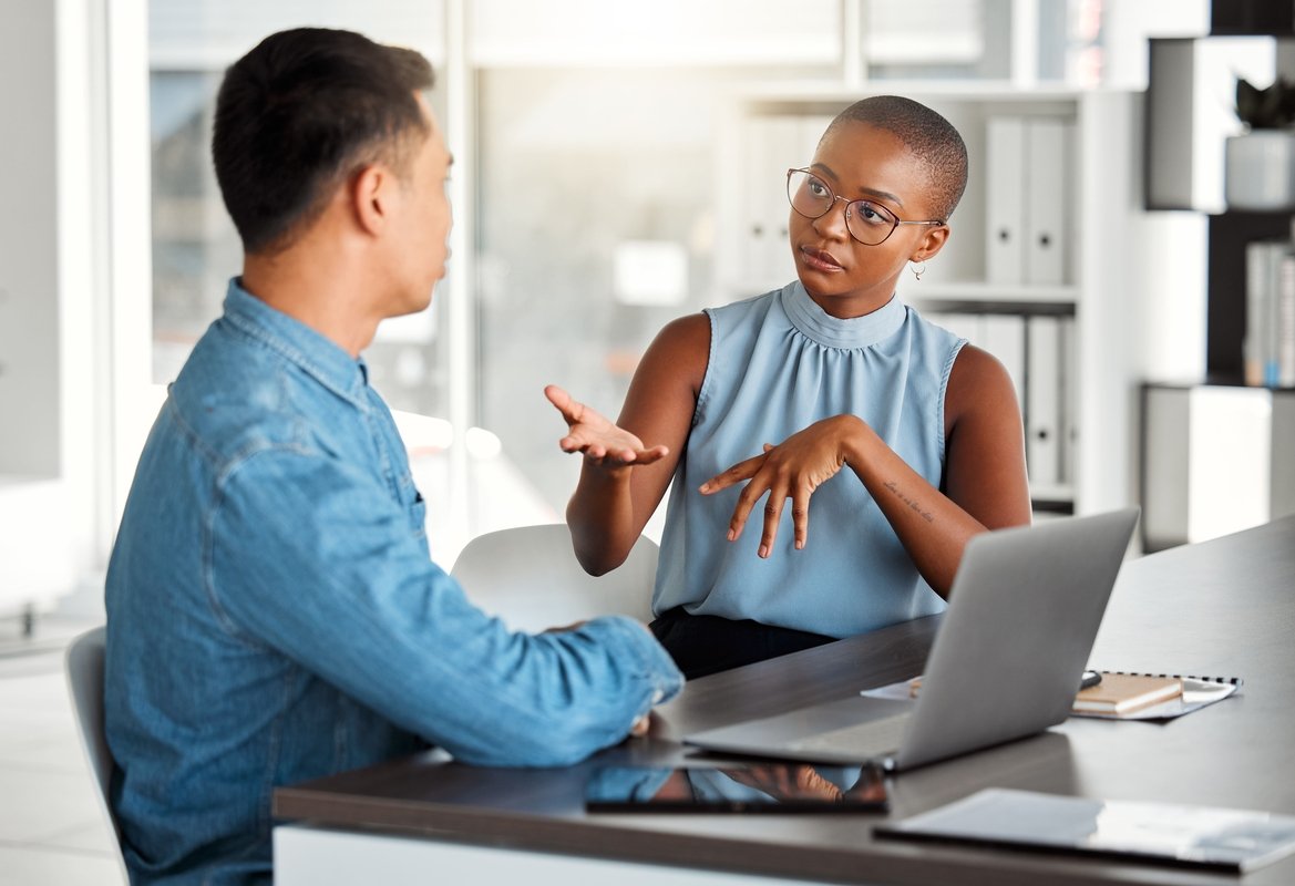 Especialista compartilha dicas para pedir aumento de salário