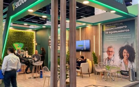 Sicoob Credicom marca presença na Hospitalar 2025