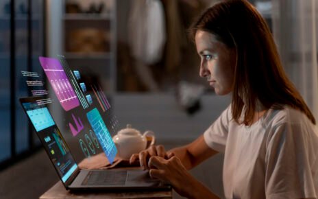 IA redesenha funções e requalifica tecnologia, diz estudo