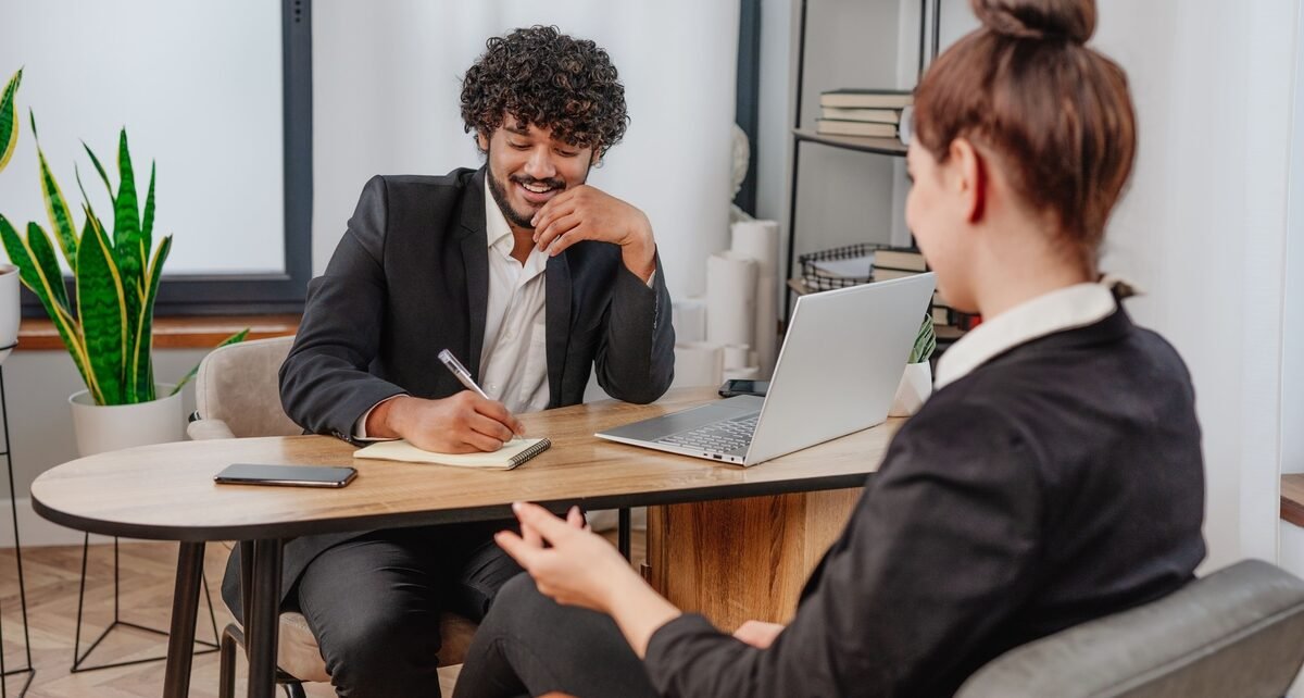 Candidato revela perfil ao falar de defeitos e qualidades