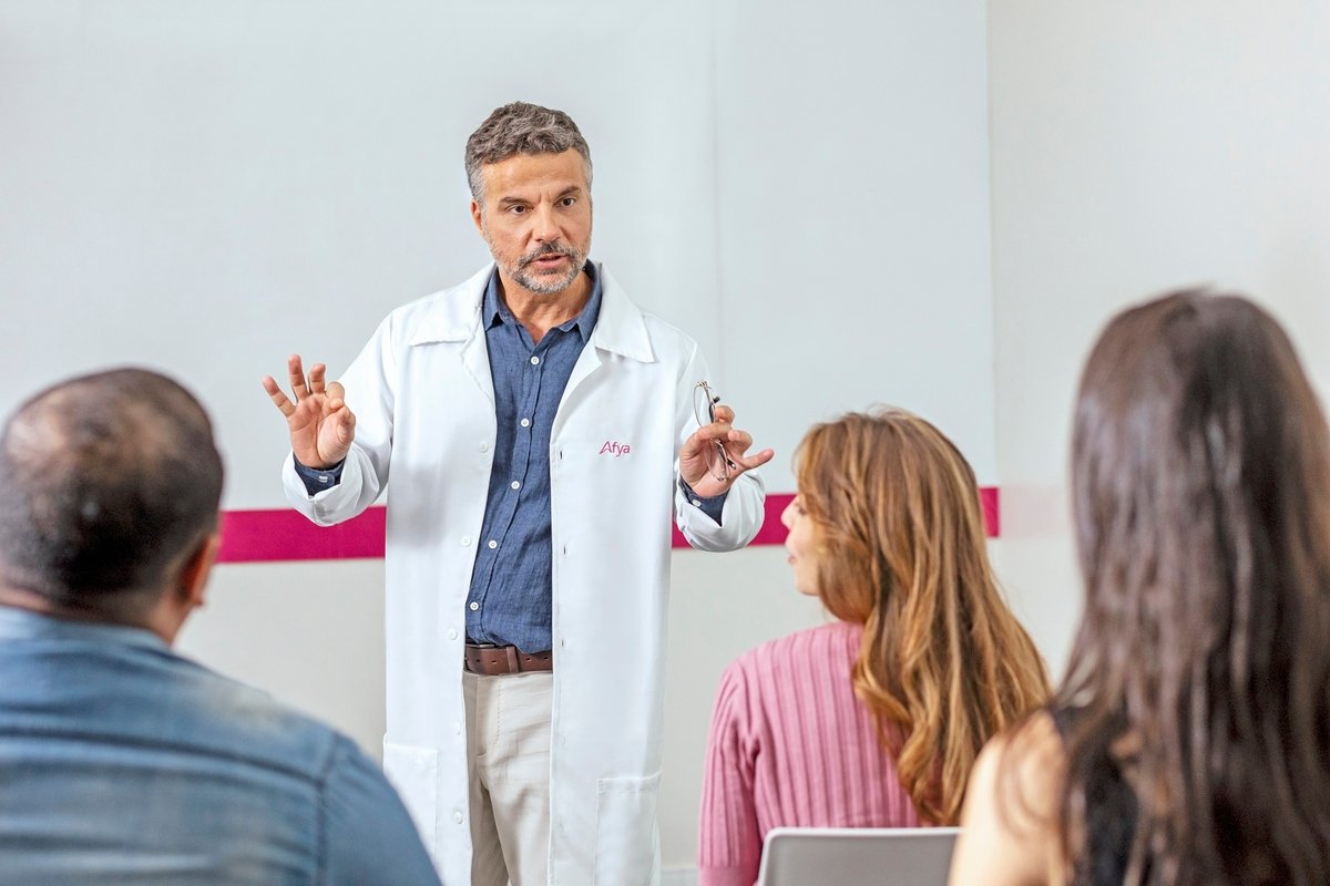 Formação em medicina abre espaço para múltiplas carreiras