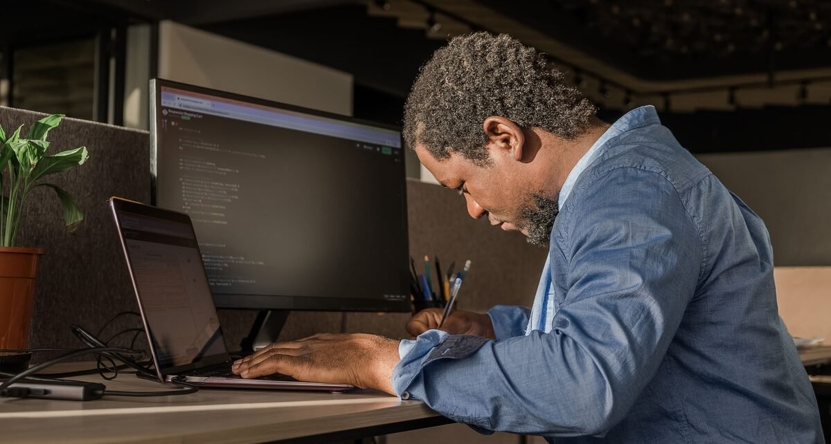 Conhecimento em IA impulsiona carreiras no mercado