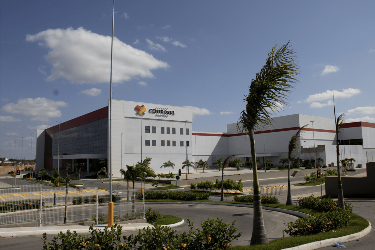 Construção de shopping marca desenvolvimento em Lagarto