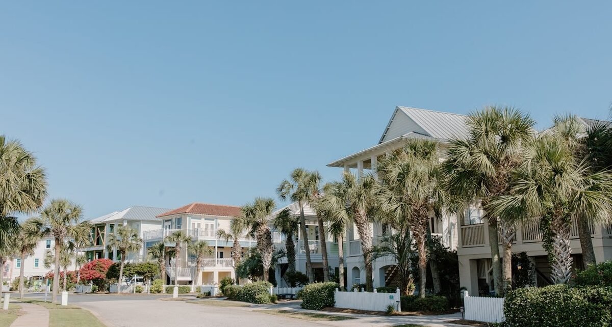 Brasileiros devem se atentar a leis e finanças antes de comprar imóveis nos EUA