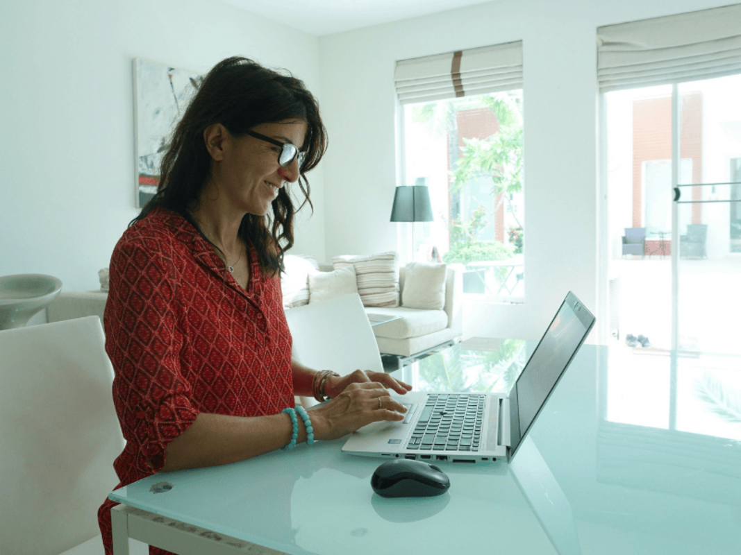 Peças híbridas ganham espaço na moda corporativa