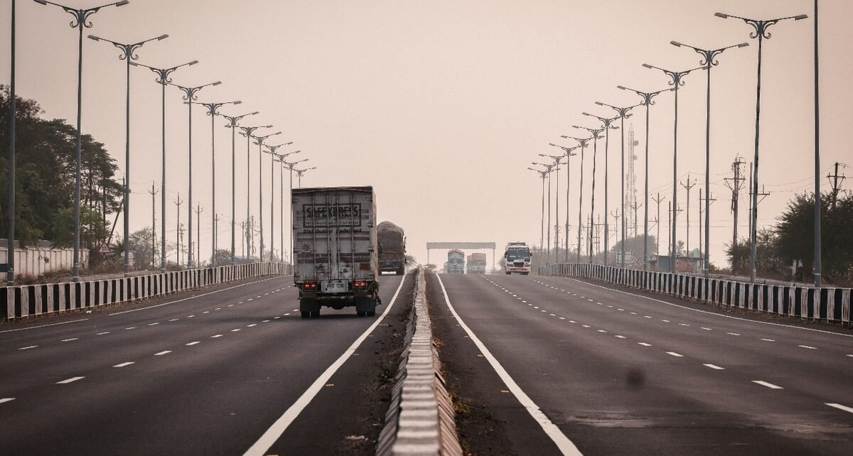 Segurança no trânsito é desafio urgente no setor logístico, alerta especialista