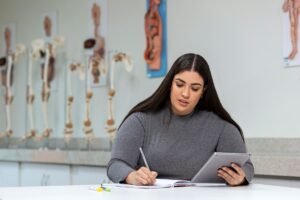 Ingresso em Medicina vai além do Enem e vestibular