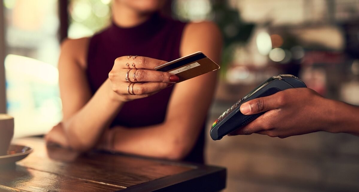 RecebeAqui lança solução de IA para pagamentos digitais