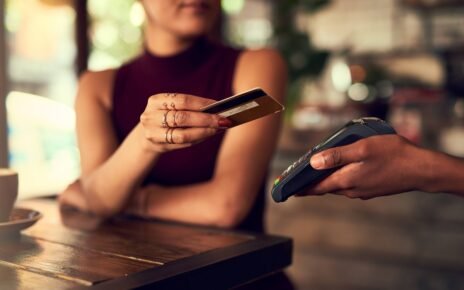 RecebeAqui lança solução de IA para pagamentos digitais