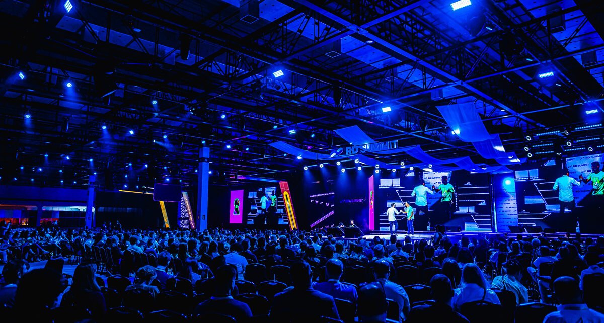 RD Summit anuncia Palco Diálogos com painéis e podcasts