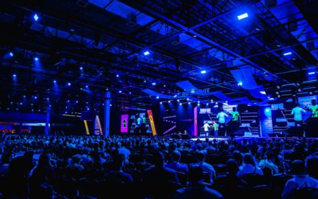 RD Summit anuncia Palco Diálogos com painéis e podcasts