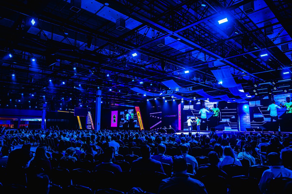 RD Summit anuncia Palco Diálogos com painéis e podcasts