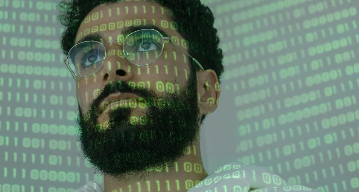 Comandos de IA transformam rotinas em diferentes setores