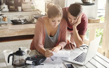 Reajuste do plano de saúde impacta consumo das famílias