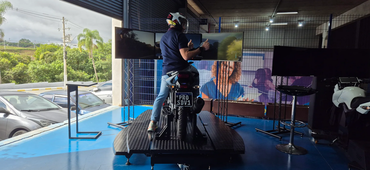 Simuladores de moto podem salvar 4.800 vidas por ano no país