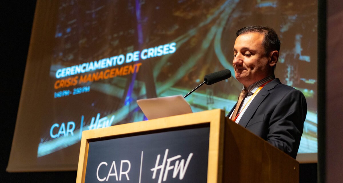 Lei de seguros, IA e conflitos pautam evento internacional