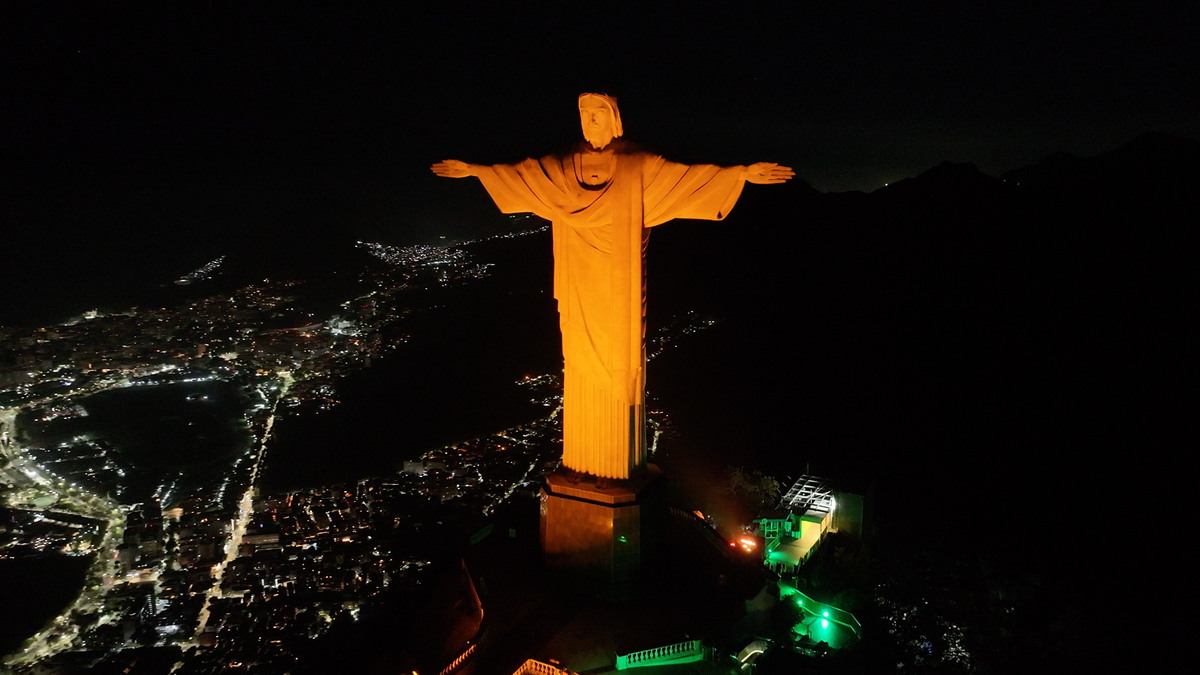 Fiserv ilumina Cristo e reforça compromisso na AL