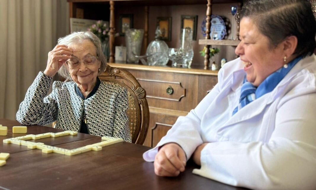 Envelhecimento acelera pressão sobre a “geração sanduíche”
