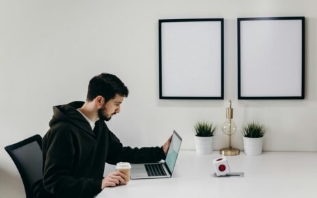 Regulamentação do home office avança, mas desafios persistem no pós-pandemia