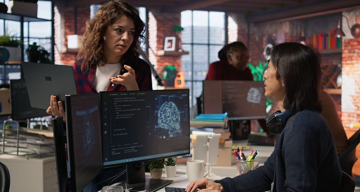 Até 2027, IA deve ser integrada a cada software empresarial