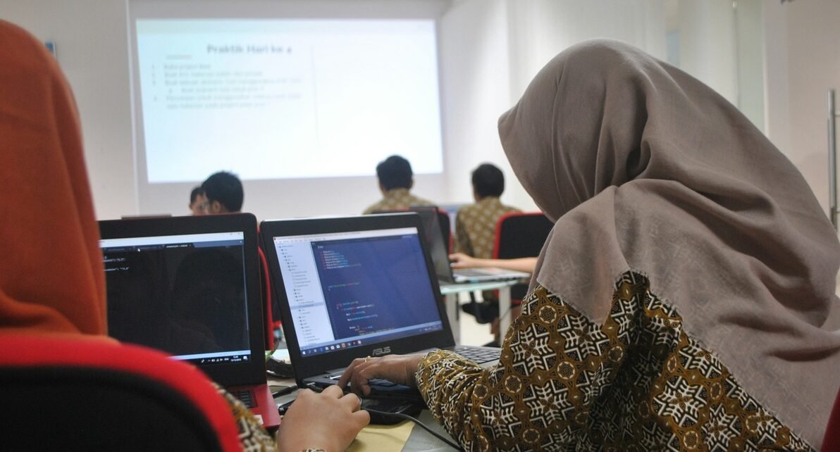 Coursera impulsiona trilhas de aprendizado no Brasil