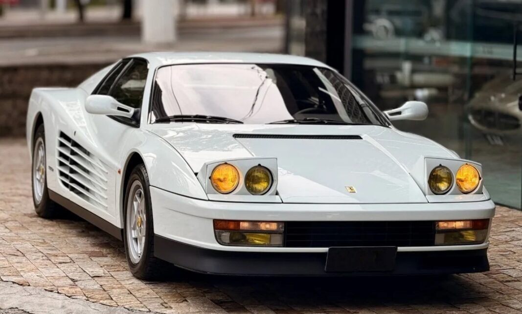 Ferrari Testarossa 1988 vai a leilão no Brasil