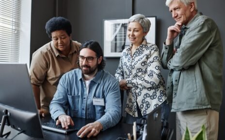 Profissionais 50+ encontram caminhos para recolocação
