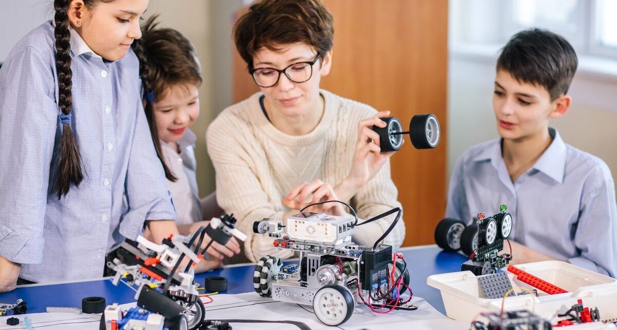 Educação tecnológica cresce com foco na abordagem STEAM