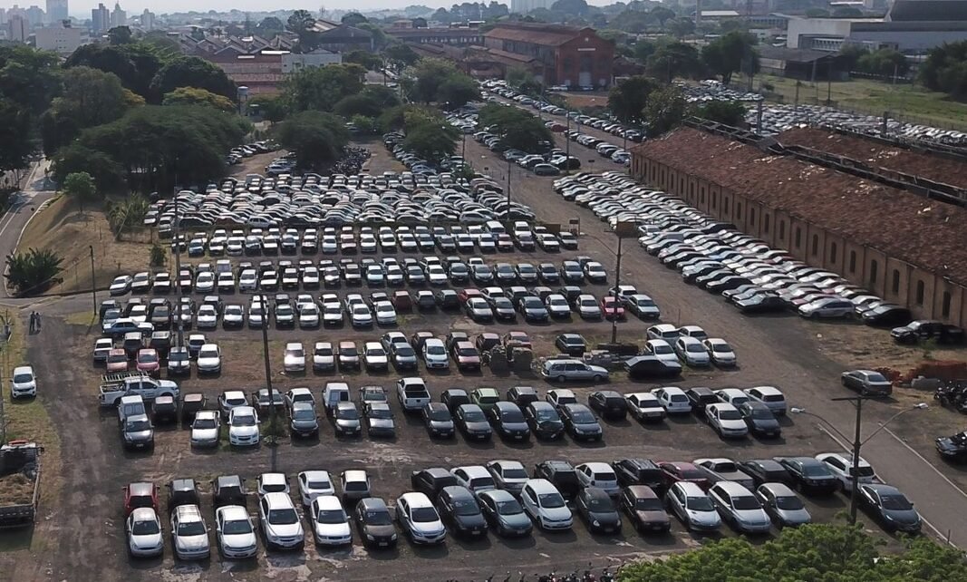 Leilão reúne 259 veículos apreendidos na Emdec Campinas (SP)