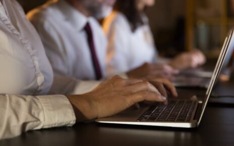 Mercado de trabalho amplia vagas com desemprego em baixa