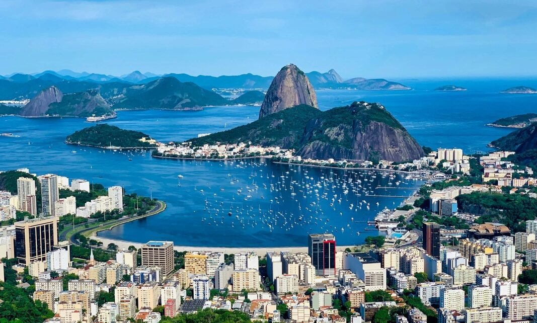 Brasil bate recorde de turistas estrangeiros em 2025