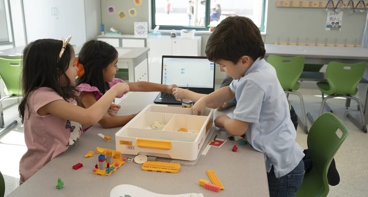 LEGO® Education amplia ensino de computação e IA nas escolas