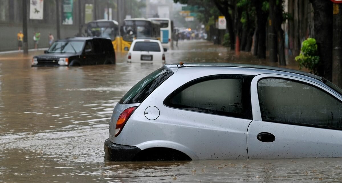 Fortes chuvas exigem atenção para manter cobertura do seguro