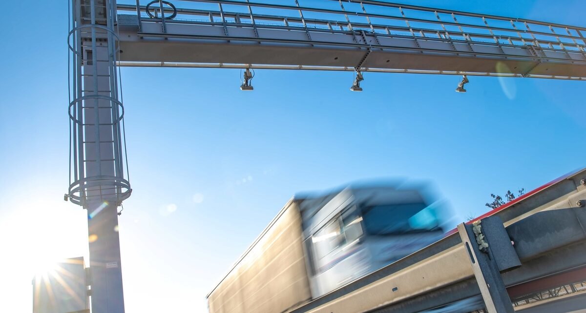 Pagamento de vale-pedágio por leitura de placa chega ao transporte de cargas