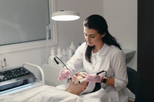 Dia do dermatologista reforça nova lógica skincare